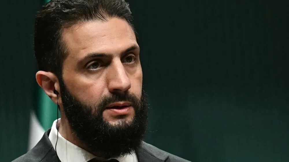 لقاء مفاجئ في الرياض: ترامب والشرع وجهاً لوجه.. هل تبدأ صفحة جديدة في العلاقات السورية الأمريكية؟