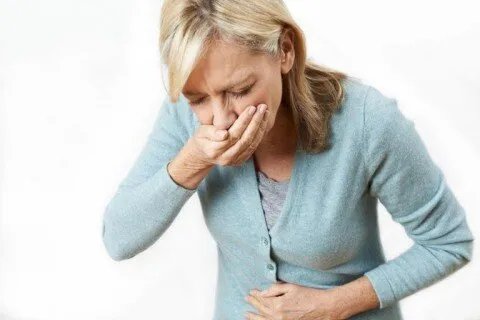برد المعدة الصيفي: أسبابه، أعراضه، وكيفية علاجه والوقاية منه