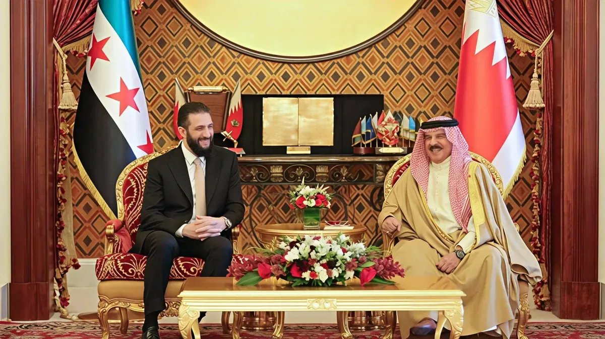 ملك البحرين يرحب برفع العقوبات الأمريكية المحتملة عن سوريا ويصفها بالخطوة الإيجابية