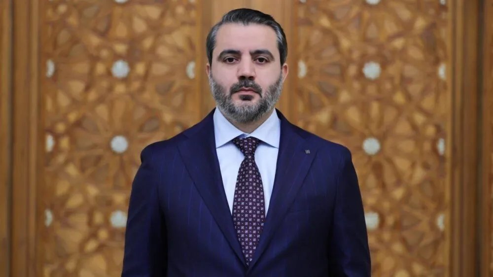 سوريا تعيد فتح سفارتها وقنصليتها في ليبيا: خطوة لتعزيز العلاقات وخدمة الجالية السورية