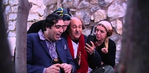في ظل أزمة الكهرباء: إطلاق وكالة للسيارات الكهربائية الفاخرة في سوريا يثير التساؤلات