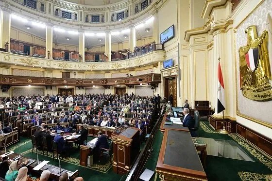 مصر تقر قانوناً جديداً لحماية اللاجئين: إنشاء لجنة دائمة وتوفير حقوق أساسية