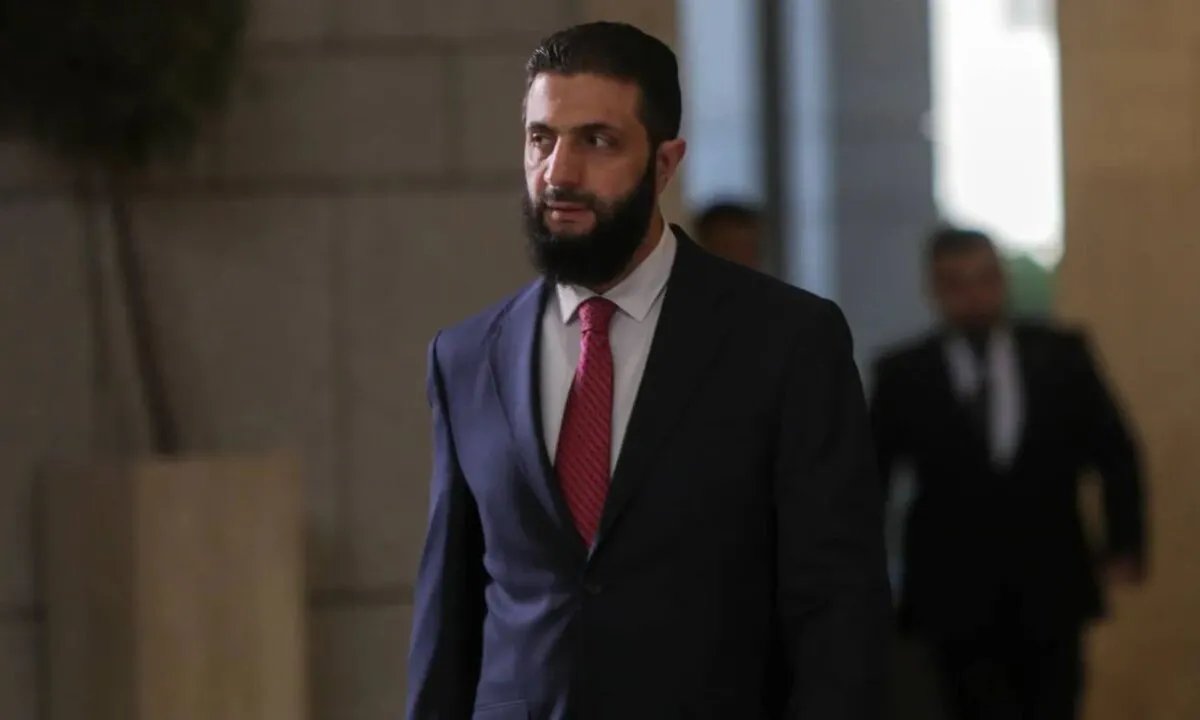 بريطانيا تنفي بشدة دعوة الرئيس السوري الانتقالي أحمد الشرع لزيارة لندن وسط جدل واسع