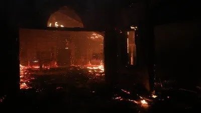 حريق متعمد في ملعب حلب الدولي يثير الشكوك حول محاولة لزعزعة الاستقرار وعرقلة الأنشطة الرياضية