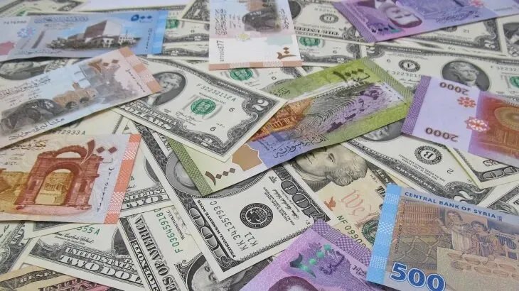 تدهور مستمر: أسعار الدولار واليورو والذهب تسجل أرقامًا قياسية مقابل الليرة السورية اليوم الأحد