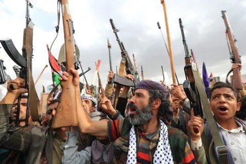 أنصار الله تستهدف مطار بن غوريون وتل أبيب بصواريخ.. وإسرائيل تعلن اعتراضها