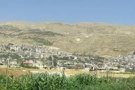 انسحاب مفاجئ لحزب الله من موقع استراتيجي بريف دمشق: ما الأسباب والتداعيات؟