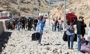 وسط تدهور الأوضاع في سوريا: لاجئون لبنانيون يعودون بأعداد متزايدة بحثاً عن الأمان