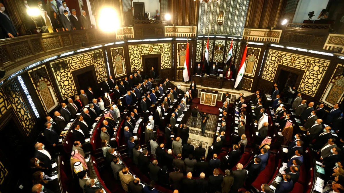 فساد في برلمان الأسد: ملاحقة قضائية تطال ثلاثة أعضاء بتهم التزوير وإساءة الأمانة