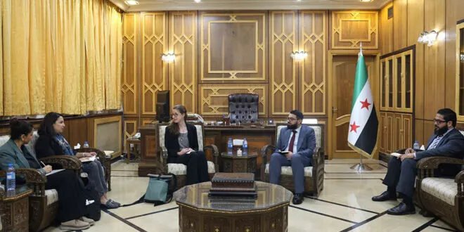 وزير العدل السوري يؤكد انفتاح الحكومة على الحوار والتعاون الدولي في ملف العدالة الانتقالية