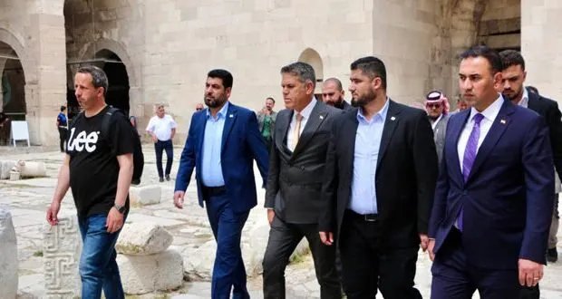 محافظا إدلب واللاذقية يبحثان في تركيا تعزيز التعاون في الخدمات الاجتماعية والصحية