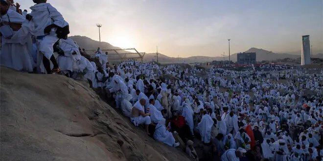 يوم عرفة: ملايين الحجاج يتوجهون إلى صعيد عرفات لأداء الركن الأعظم