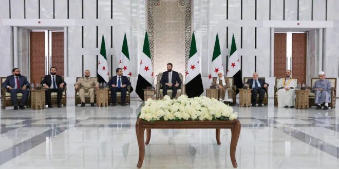 الرئيس الأسد يستقبل المهنئين بعيد الأضحى في قصر الشعب بدمشق