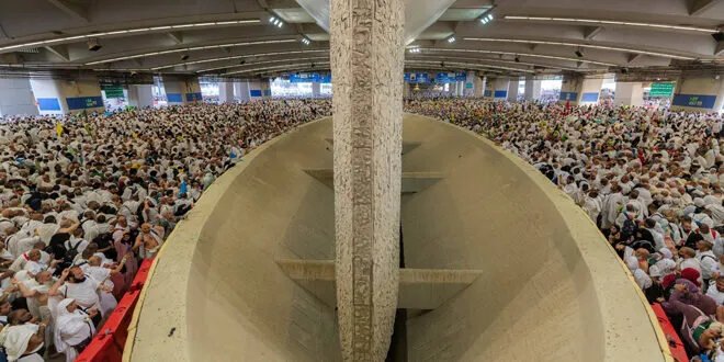 ضيوف الرحمن يستهلون أيام التشريق برمي الجمرات في مشعر منى