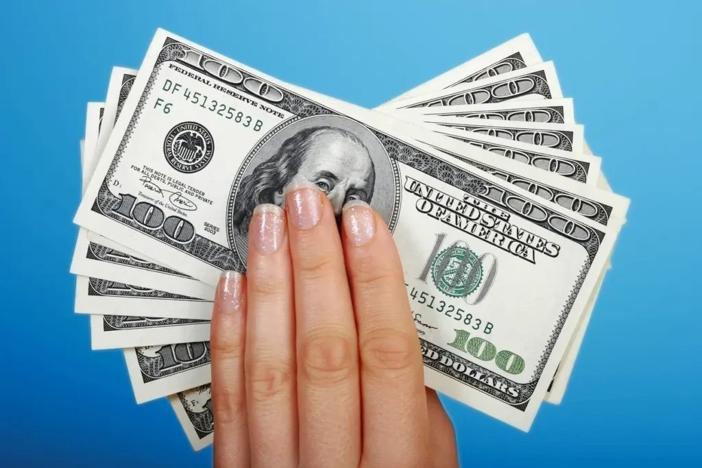 تذبذب مستمر: أسعار صرف الليرة السورية مقابل الدولار والعملات الأجنبية اليوم الأحد