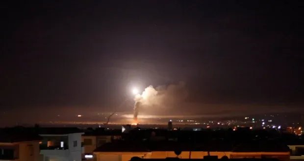 تصعيد جنوب سوريا: إسرائيل تستهدف عنصراً من حماس قرب مزرعة بيت جن