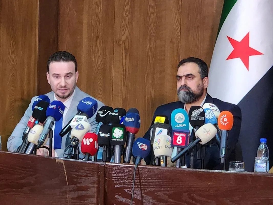 لجنة السلم الأهلي تكشف تفاصيل إطلاق سراح ضباط وعناصر من نظام الأسد: سلموا أنفسهم ولم تثبت إدانتهم بجرائم حرب