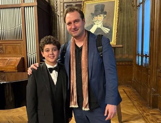 تيم الجمال: موهبة سورية تتألق في مسابقة البيانو الدولية بميلانو وتحصد الإعجاب