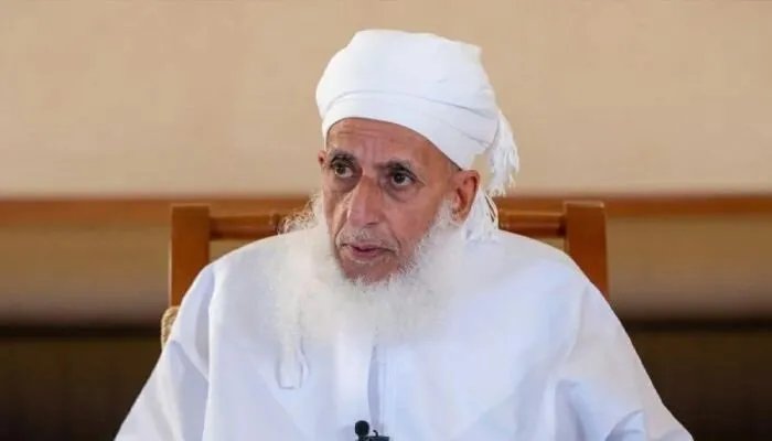 مفتي سلطنة عمان يدعو المسلمين لنصرة إيران بعد الهجمات الأخيرة