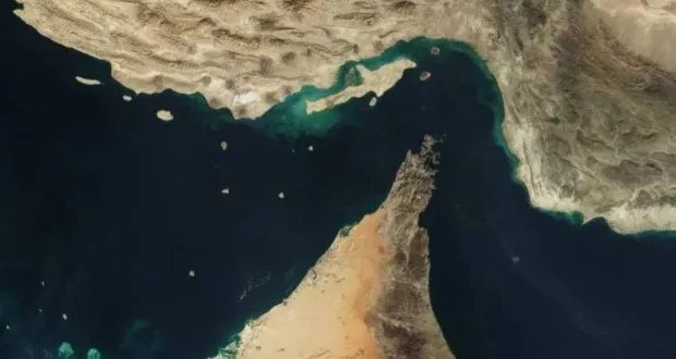 وسط تصاعد التوتر: إيران تلوّح بإغلاق مضيق هرمز الحيوي ردًا على هجوم إسرائيل