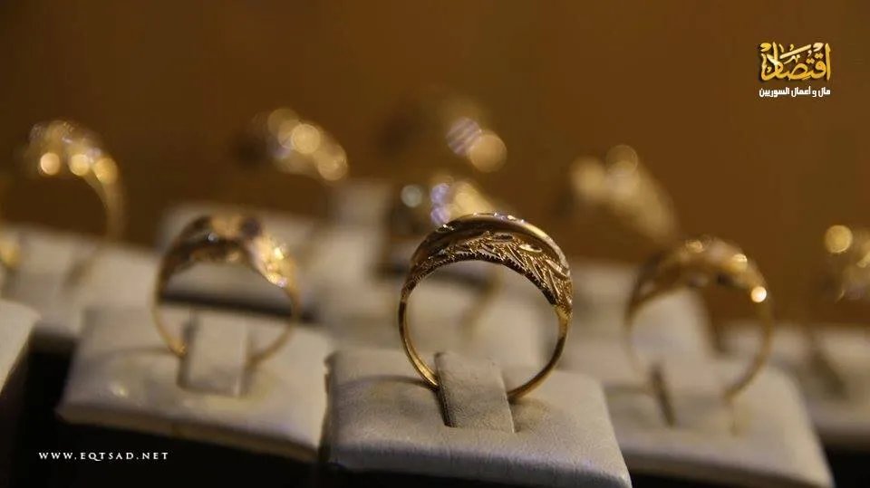 عكس التيار العالمي: انخفاض مفاجئ في أسعار الذهب في سوريا رغم التوترات الإقليمية