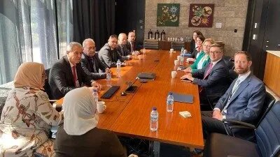 اجتماع تشاوري بين هيئة التفاوض السورية ومساعدة وزير الخارجية الأمريكية لبحث الحل السياسي