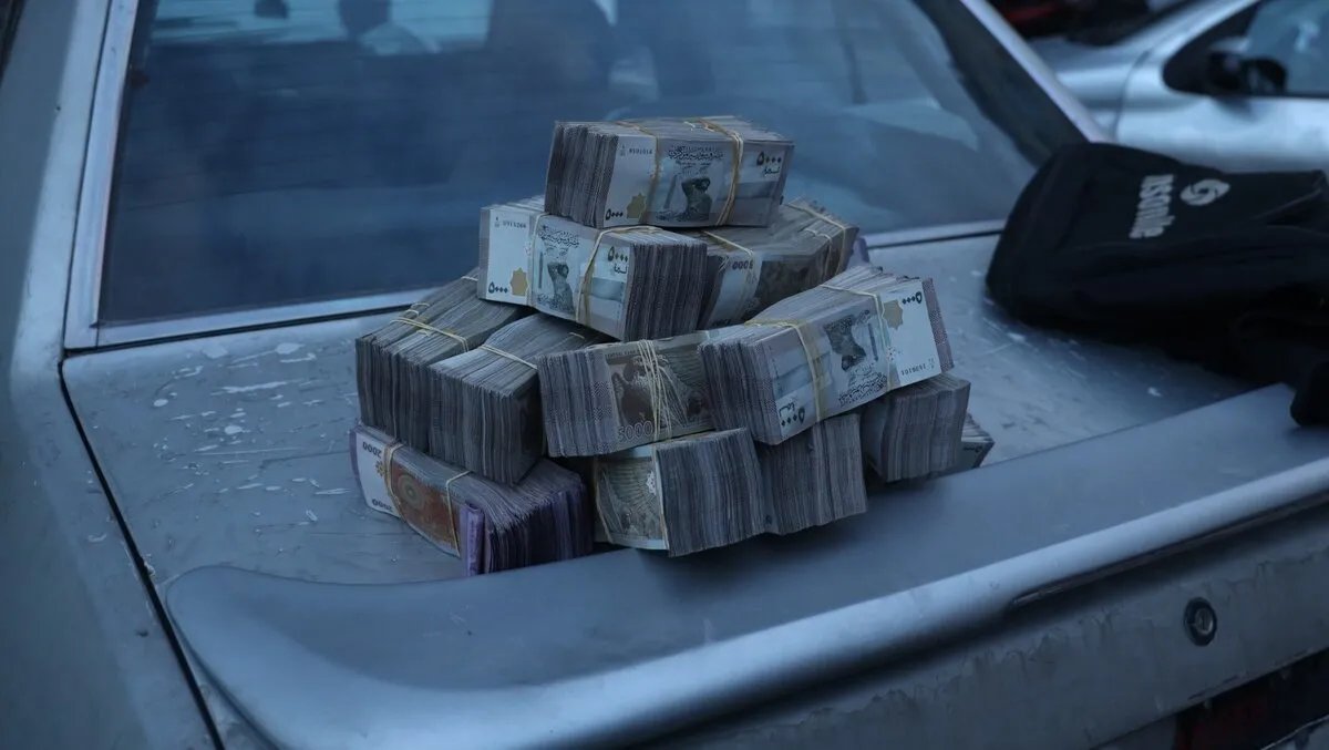 تحديث فوري: أسعار الدولار واليورو والذهب مقابل الليرة السورية في السوق السوداء اليوم 19 يونيو 2025