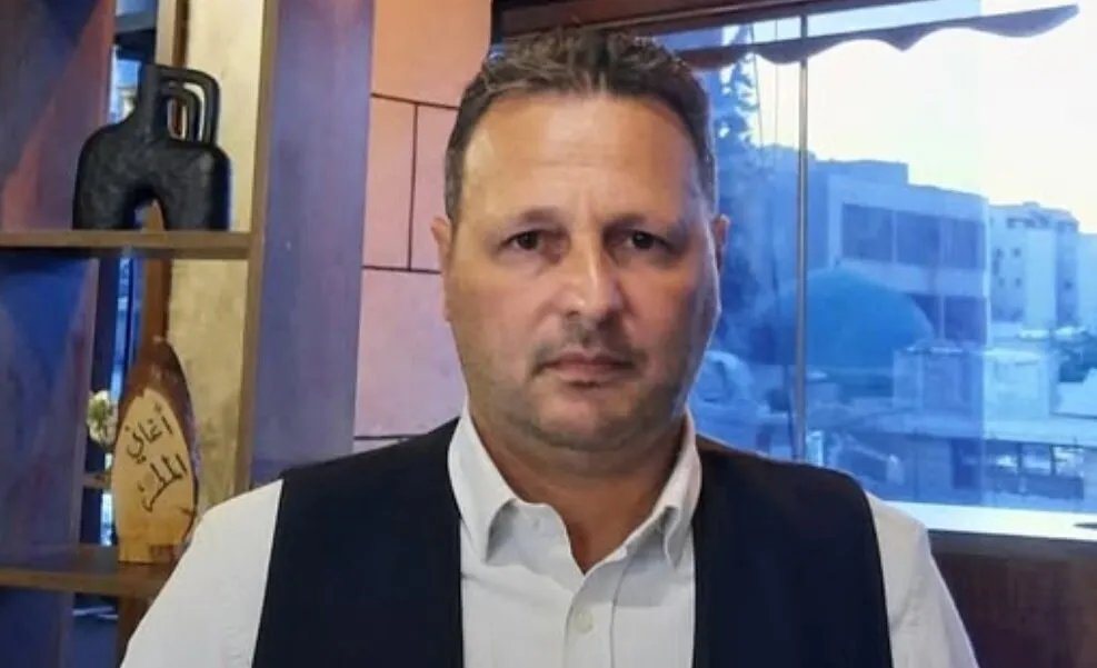 إدلب: اعتقال الناشط مازن عرجا بعد انتقاده بناء مسجد في حديقة أطفال على فيسبوك