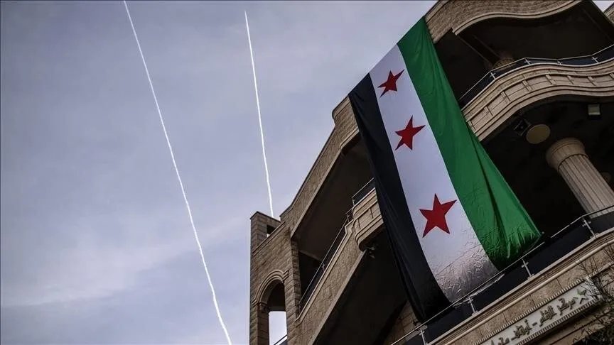 وزارة العدل توضّح ملابسات مصافحة وزيرها لقاضٍ من محكمة الإرهاب وتؤكد التزامها بالمحاسبة