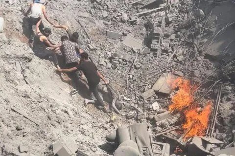 قطر تكشف عن اتصالات لإحياء مفاوضات وقف إطلاق النار في غزة.. وارتفاع حصيلة الضحايا إلى نحو 57 ألف شهيد