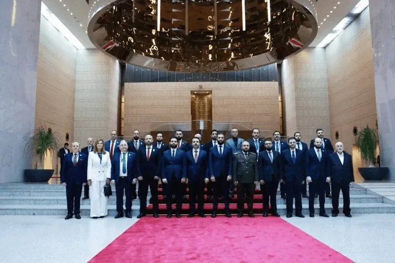 حكومة جديدة وآمال معلقة: هل تنجح سوريا في تحريك عجلة الاقتصاد عبر قروض إنتاجية؟
