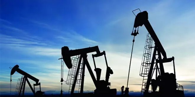 أسعار النفط تهوي وسط مخاوف من تصاعد الرسوم الجمركية الأمريكية وزيادة إنتاج أوبك+