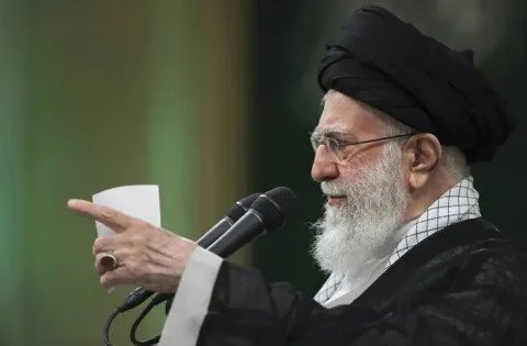 خامنئي يهدد أمريكا: قادرون على استهداف مواقعكم الحيوية بالمنطقة
