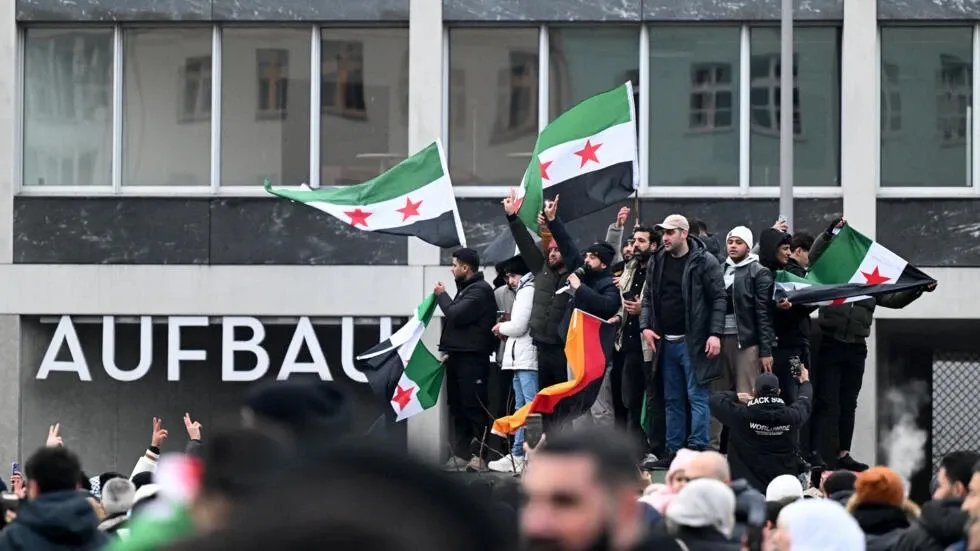 ألمانيا وسوريا تبحثان عودة مئات الآلاف من اللاجئين: ما مصيرهم وما دوافع برلين؟