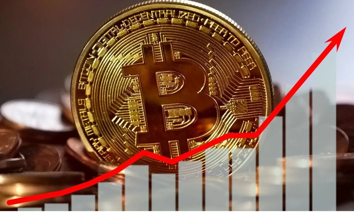 قفزة تاريخية: البيتكوين يتجاوز 120 ألف دولار وسط إقبال مؤسسي وتشريعات مرتقبة