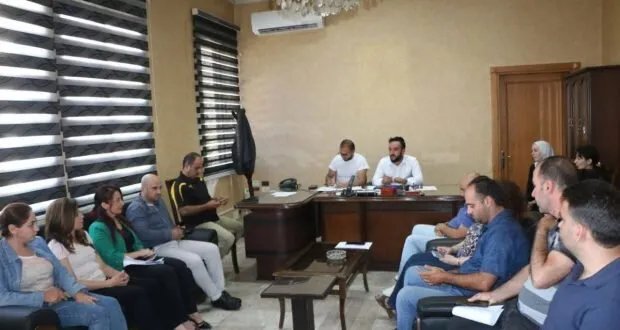 طرطوس: اجتماع لمجلس المدينة يناقش تفعيل الالتزام الوظيفي وتحسين آلية العمل