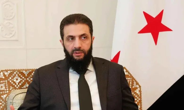 صحيفة عبرية تنتقد سياسة نتنياهو تجاه سوريا: استهداف الشرع "خطأ فادح" يهدد الاستقرار
