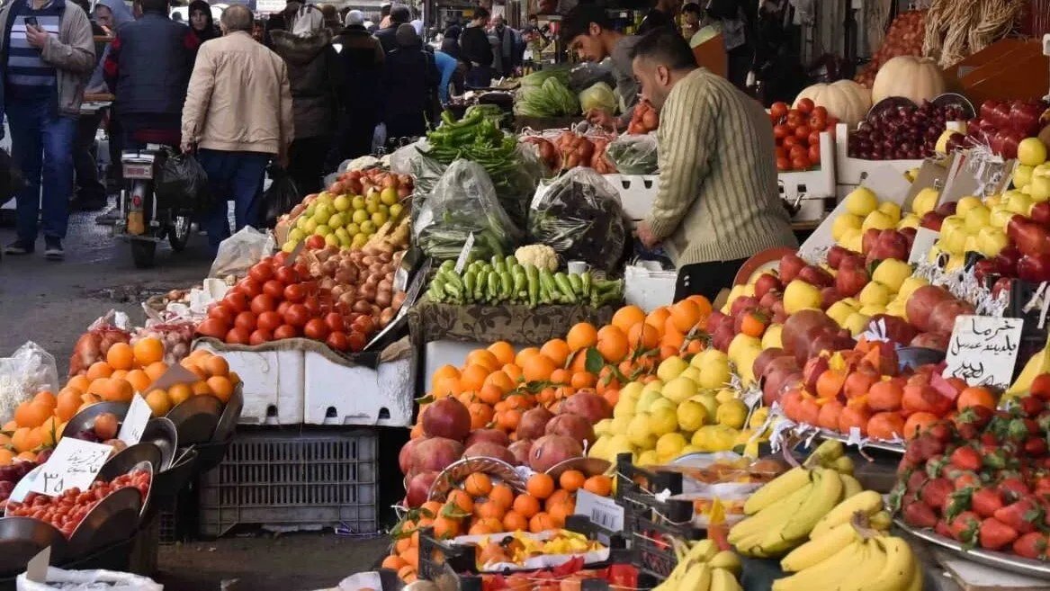 أسباب الارتفاع القياسي لأسعار الخضروات في الشمال السوري: الجفاف والتحديات الاقتصادية تضغط على المستهلكين