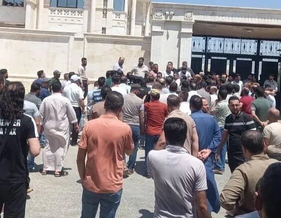 إدلب: احتجاجات على إجراءات مصرف سوريا المركزي بحق شركات الصرافة