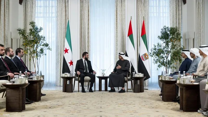 محمد بن زايد يستقبل الرئيس الشرع في أبوظبي ويؤكد دعم الإمارات لتطلعات الشعب السوري