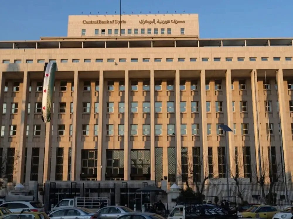 مصرف سوريا المركزي ينفي تقييد الدفع بفئات نقدية محددة ويؤكد على القوة الإبرائية الكاملة للعملة السورية