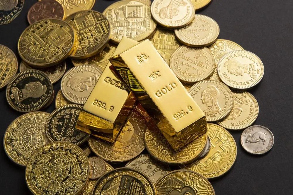 الليرة السورية تشهد تراجعاً نسبياً أمام الدولار والعملات الأجنبية مع ارتفاع قياسي للذهب
