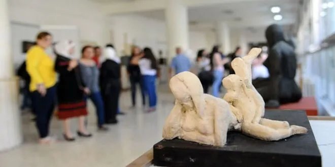 جامعة دمشق تمنح علامة الصفر للمشاريع الفنية العارية: قرار يثير جدلاً حول الثوابت الأخلاقية