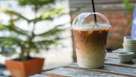 طريقة عمل آيس كوفي منعش وصحي بمذاق شهي وفوائد متعددة