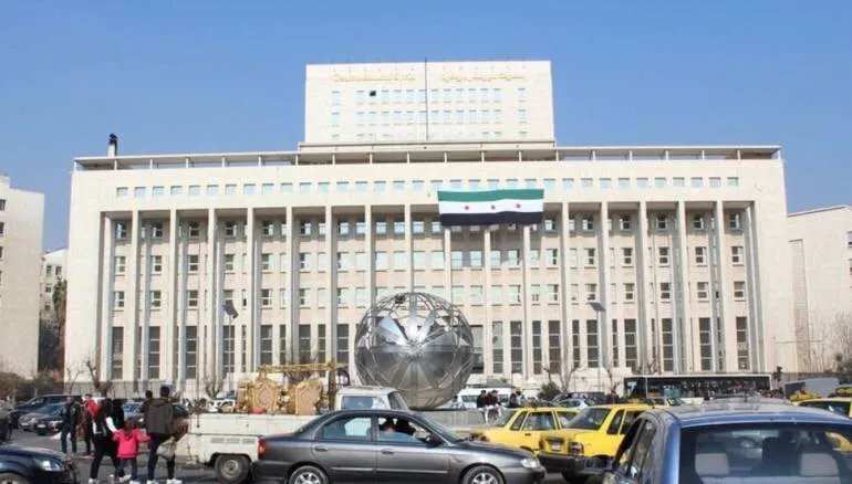 أزمة سيولة حادة تخنق البنوك الخاصة في سوريا وسط تجاهل من المركزي لتعميمه