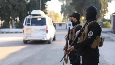 زيادة مُغرية بالدولار: رواتب جديدة للعسكريين السوريين عبر "شام كاش"