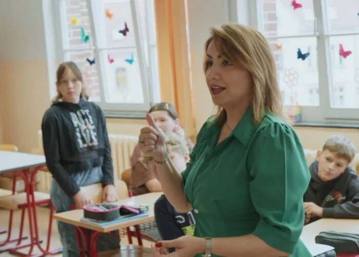 انتصار كركوكلي: معلمة سورية تتحدى الصعاب وتعود إلى التدريس في ألمانيا