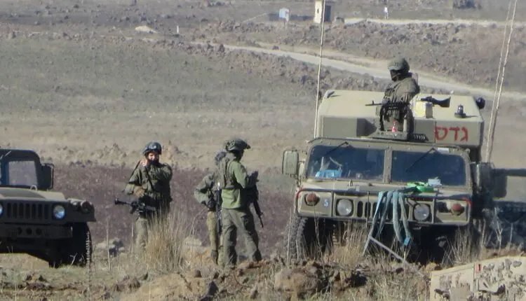 اندلاع النيران في دبابة إسرائيلية جنوبي سوريا: تحقيق جار