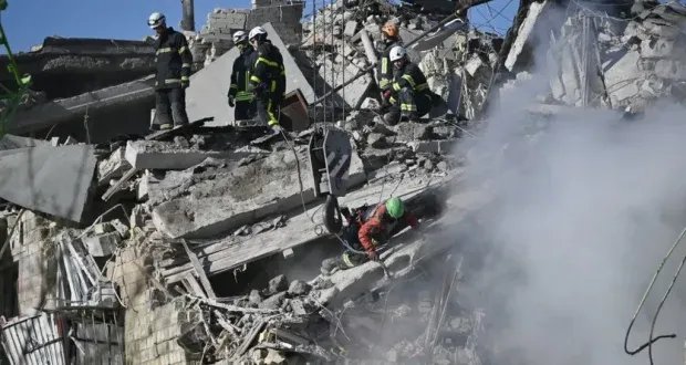 روسيا تشن هجوماً واسعاً على كييف وتستهدف منشآت دبلوماسية وتقتل مدنيين
