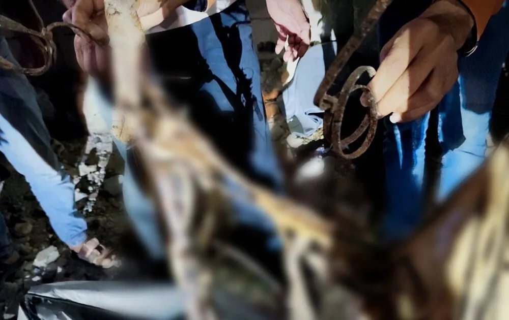 اكتشاف رفات ضحايا مجازر كرم الزيتون بحمص: تفاصيل مروعة تكشفها أعمال الحفر